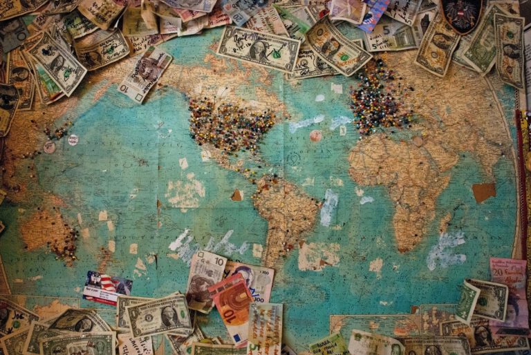 Lire la suite à propos de l’article Quelle banque en ligne choisir pour son voyage ? 💸